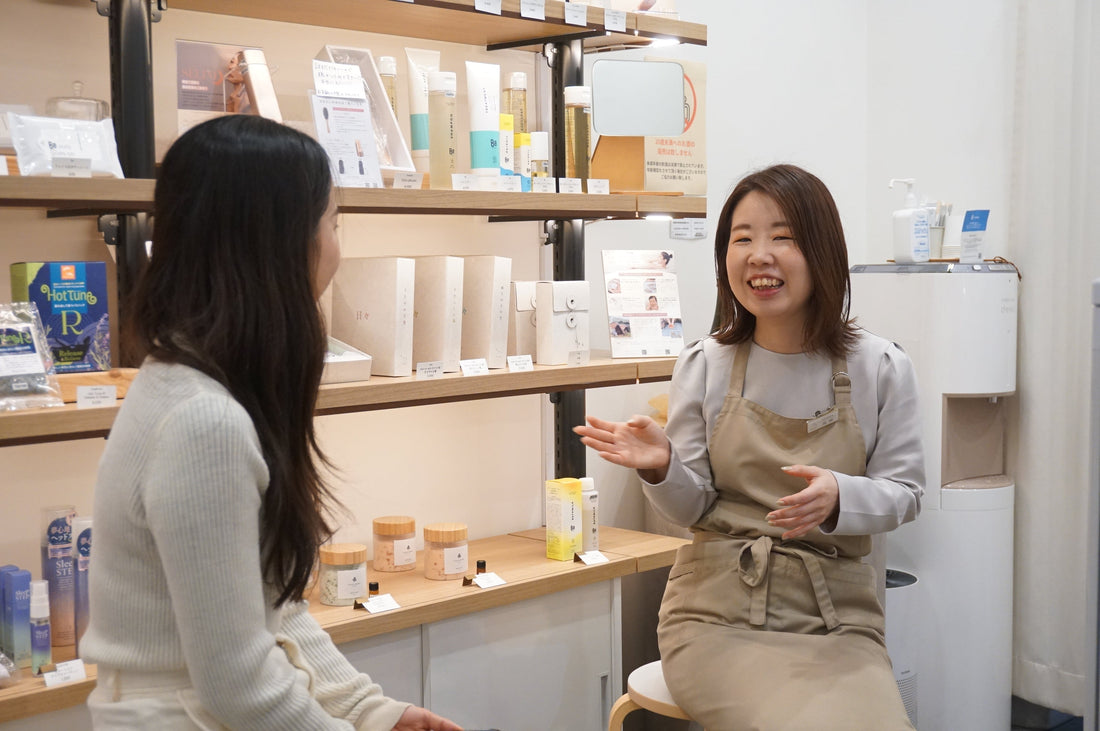 HAAさんからインタビューを受ける品田店長