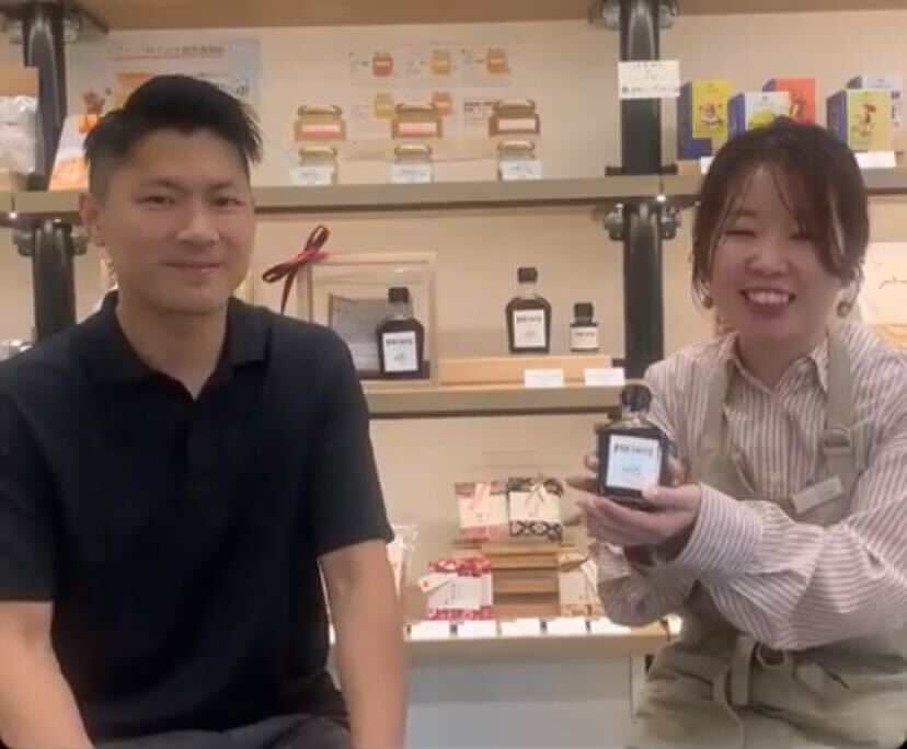 クラフトナンプラー【𝐓𝐡𝐞 𝐅𝐈𝐒𝐇 𝐒𝐀𝐔𝐂𝐄】の田村さんと、threaFの品田店長の画像