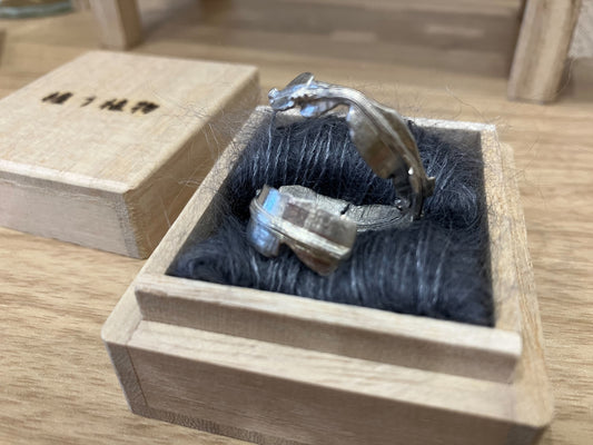 纏う植物の指輪の画像